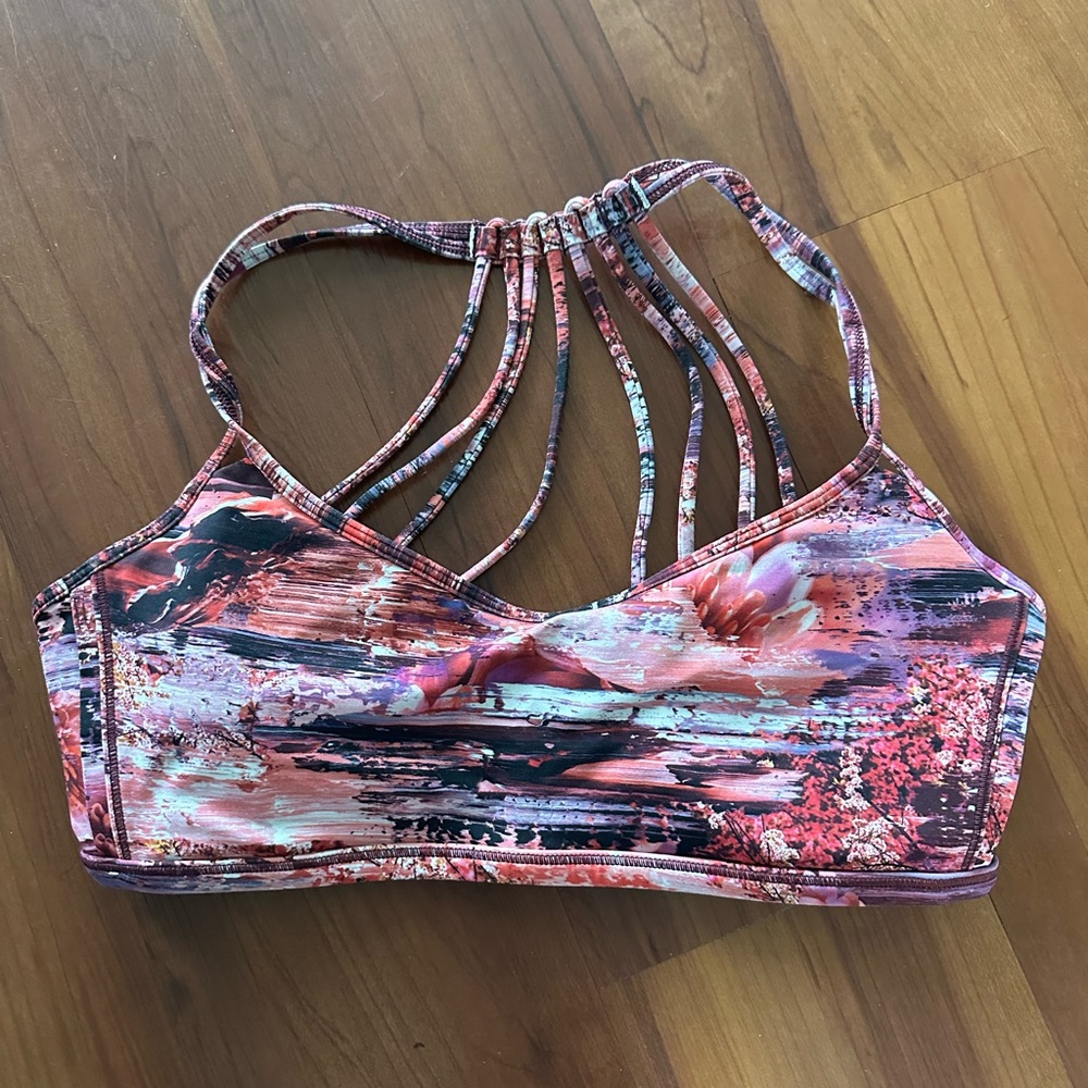 Lululemon sports bra